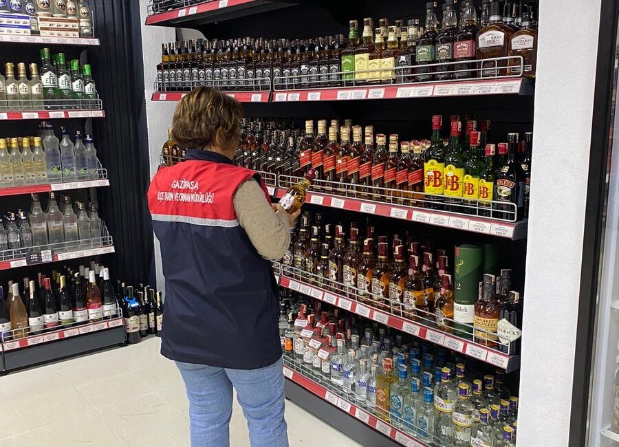 Gazipaşa İlçe Tarım ve Orman Müdürlüğü gıda kontrol ekipleri Gazipaşa'da