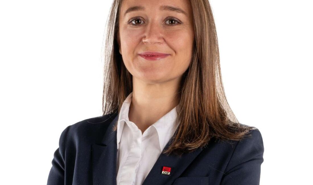 Manisa Şehzadeler Belediye Başkanı Gülşah DURBAY son yolculuğuna uğurlanıyor.