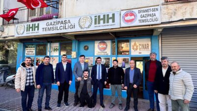 Gazipaşa Kaymakamı Selami Korkutata, Gazipaşa İHH Çınar Derneğini ziyaret etti.