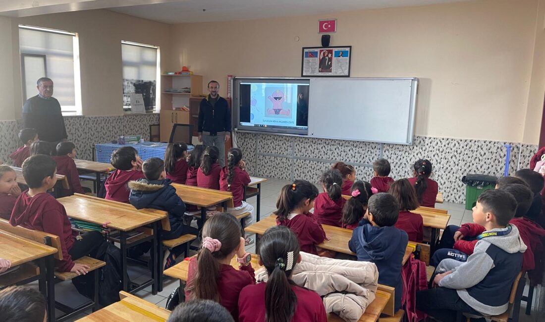 Gazipaşa İlçe Sağlık Müdürlüğünde görev yapan Diş Hekimi Erdal Er