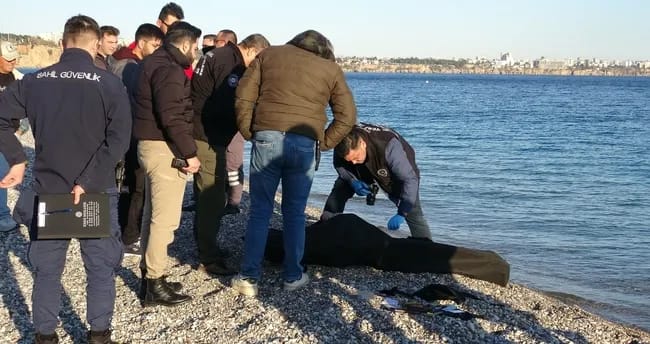 Alanya Tapu Müdürlüğü’nde görev yapan Müdür Yardımcısı R.I., arsa ve