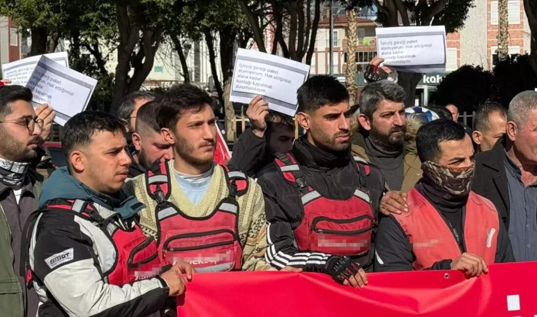 Antalya'da online sipariş yemek şirketine bağlı motokuryeler, uygulanan düşük zam