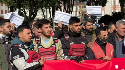 Antalya'da online sipariş yemek şirketine bağlı motokuryeler, uygulanan düşük zam