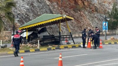 Gazipaşa’da meydana gelen trafik kazasında 4 kişi hafif yaralandı. 63