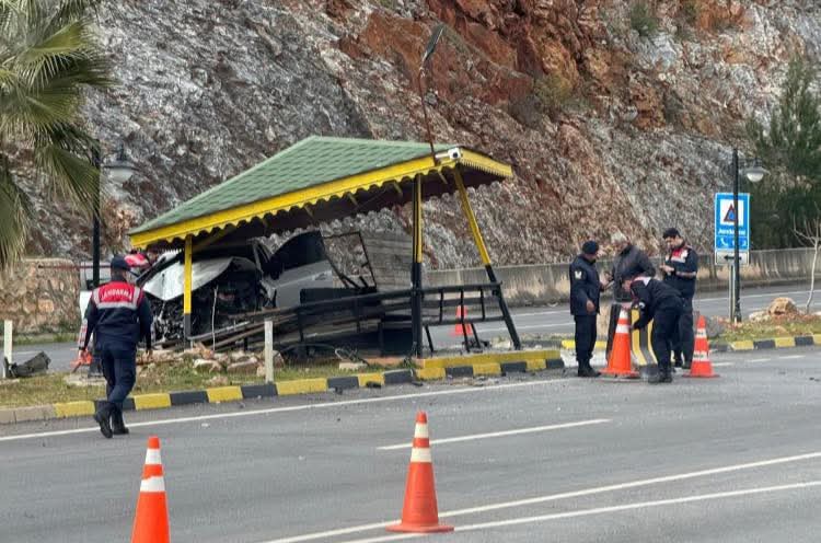 Gazipaşa’da meydana gelen trafik kazasında 4 kişi hafif yaralandı. 63