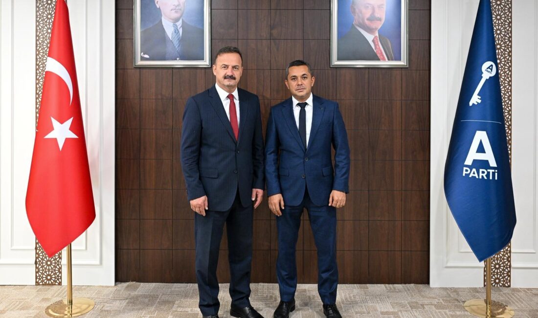 Anahtar Parti Gazipaşa İlçe Başkanı Kerim Gürcan, ilçedeki partililer ve