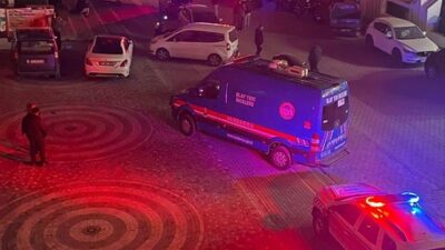 Antalya'nın Alanya ilçesinde motosiklet ile kamyonetin çarpışması sonucu meydana gelen
