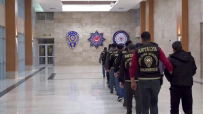 Antalya merkezli 7 ilde düzenlenen operasyonda, kendilerini polis ve savcı olarak
