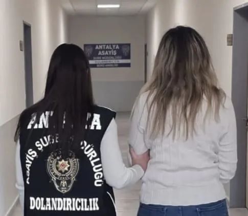 ANTALYA'da 200 bin TL değerindeki cep telefonlarını satın almak üzere