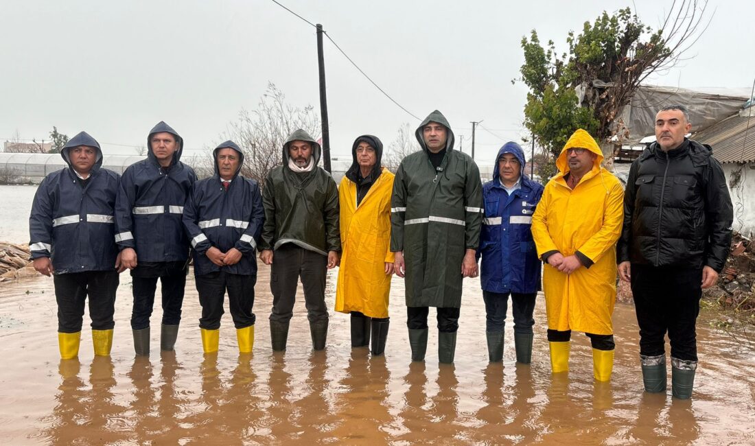  Kumluca’daki Üleşik Deresi’nin taşması sonucu büyük sel felaketi yaşandı.