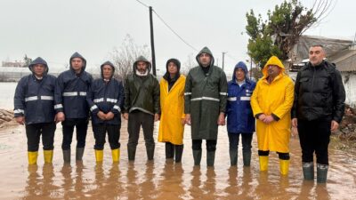 Kumluca’daki Üleşik Deresi’nin taşması sonucu büyük sel felaketi yaşandı.