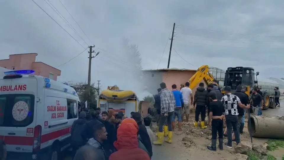 Antalya’nın Aksu ilçesinde yaşanan acı olay, yürekleri dağladı. Oyun oynadığı