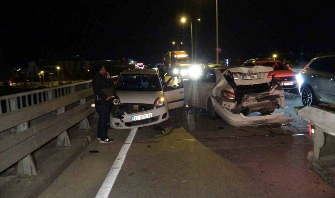 Antalya'nın Manavgat ilçesinde köprülü kavşakta 3 aracın karıştığı zincirleme kazada