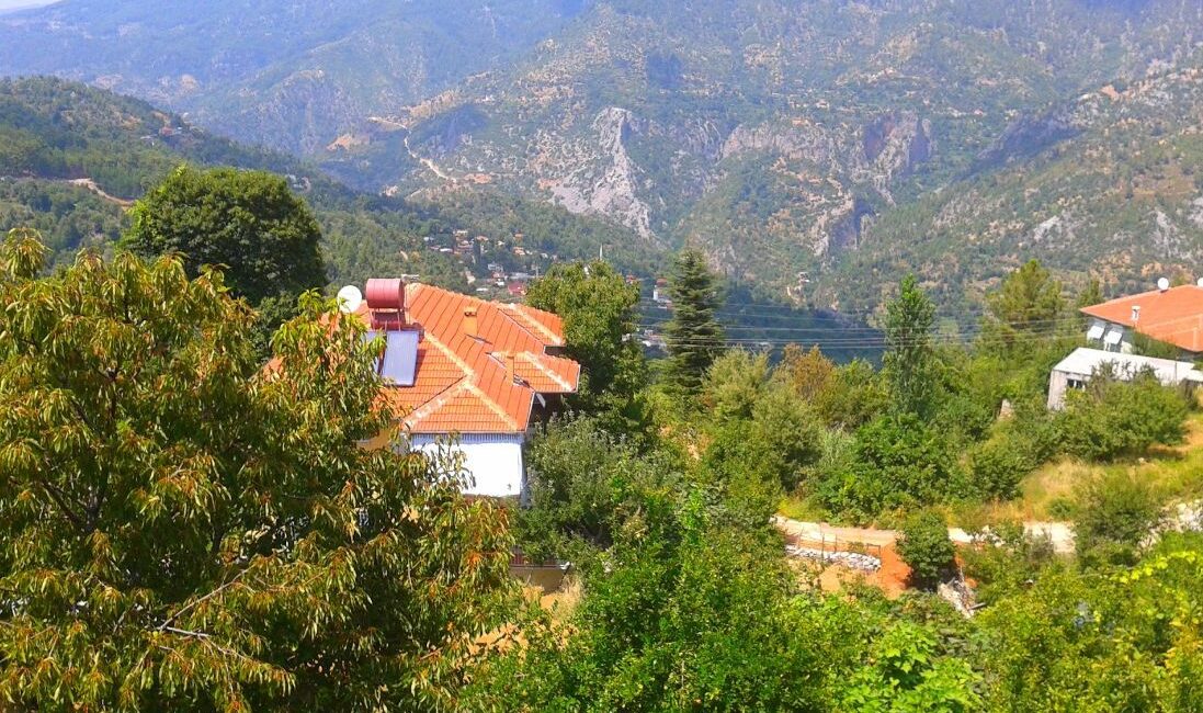 Alanya'da uzun yıllardır eczacılık yapan iki çocuk babası M., iddiaya