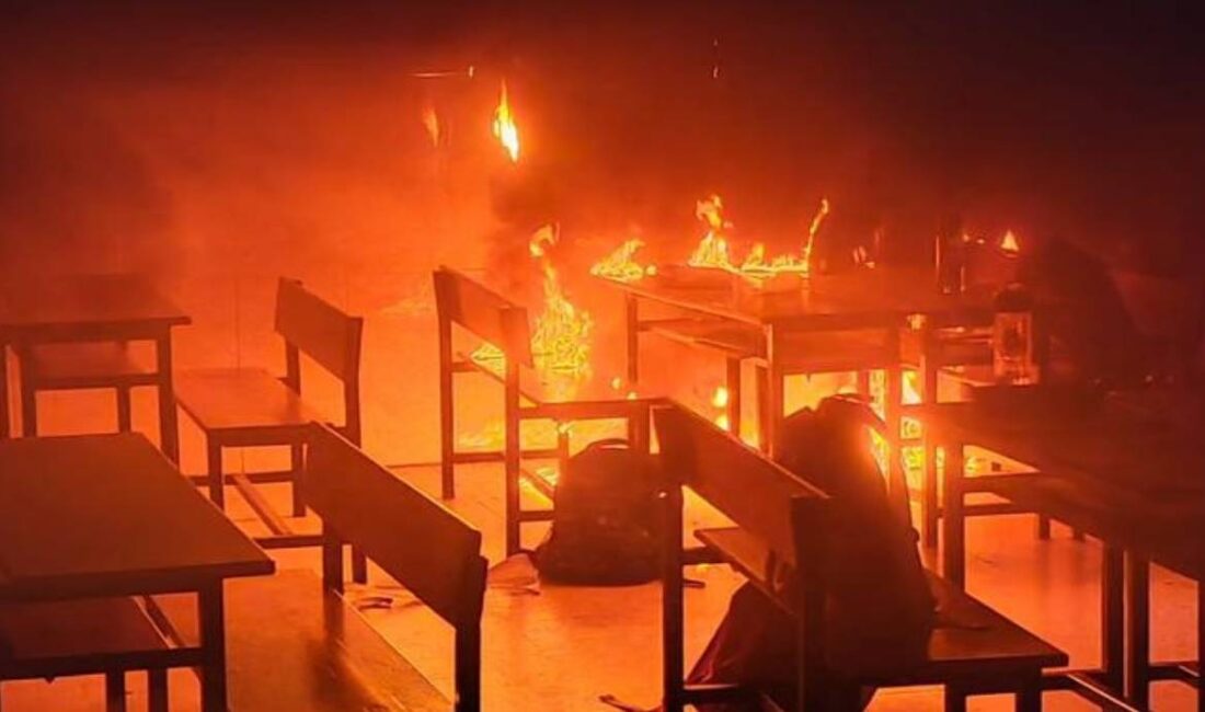 Komşu ilçemizdeki bir ilkokulda, klima ünitesi nedeniyle sınıfta yangın çıktı.