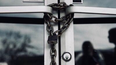 İş yeri açma ve çalışma ruhsatlarına ilişkin yönetmelikte değişiklik yapıldı.