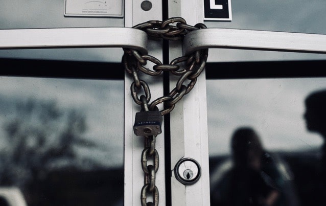 İş yeri açma ve çalışma ruhsatlarına ilişkin yönetmelikte değişiklik yapıldı.