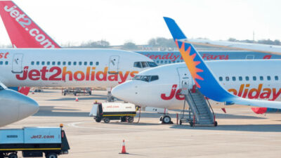 Antalya'dan kalkan Jet2 havayoluna ait LS896 sefer sayılı uçakta yolcular