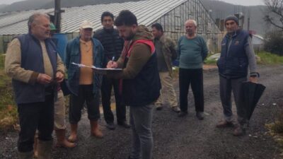 Antalya’nın Gazipaşa ilçesinde çiftçiler, bir yandan art arda yaşanan sel