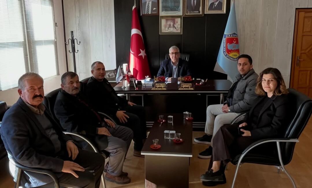 Zafer Partisi İlçe Başkanı Bülent Şahan ve beraberindeki yönetim kurulu