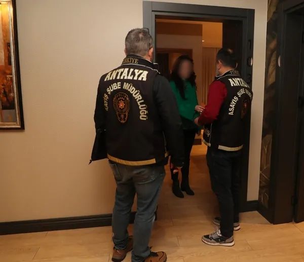 Antalya İl Emniyet Müdürlüğü ekipleri, il genelinde konaklama tesisleri ve