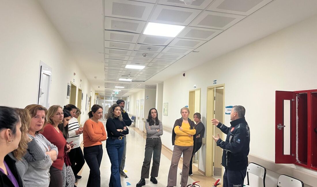 Antalya Büyükşehir Belediyesi İtfaiye Dairesi Başkanlığı ekipleri tarafından İlçe Sağlık