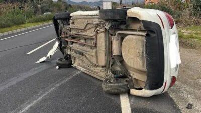 Alanya’da sürücüsünün direksiyon hâkimiyetini kaybettiği otomobil takla attı. Kazada sürücü