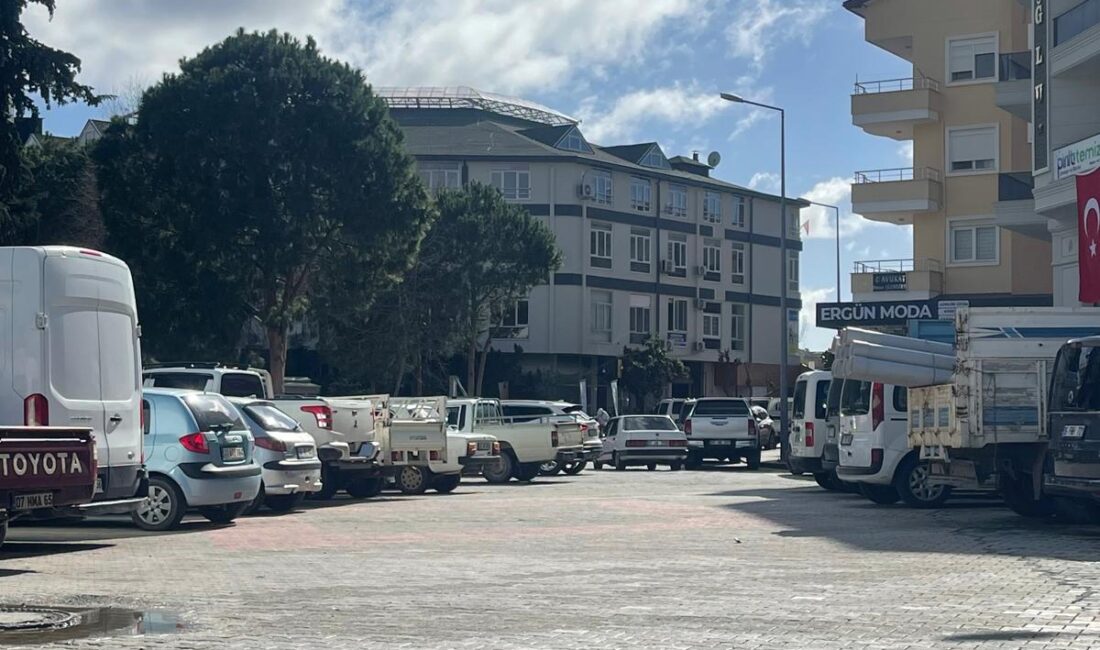 Şehir merkezinde, Belediye İş Merkezi ile Hüseyin Bilgiç İş Merkezi’nin