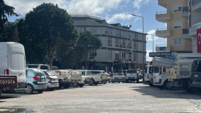 Şehir merkezinde, Belediye İş Merkezi ile Hüseyin Bilgiç İş Merkezi’nin