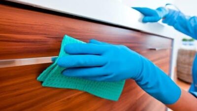 Bulaşık Deterjanı – Sirke Karışımı Kullanın
Bulaşık deterjanı ve sirkeden elde