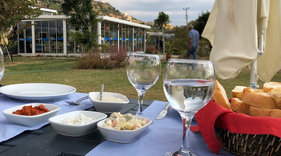 Gazipaşa sahilinin gözde mekanlarından Bello Beach için merakla beklenen ihale
