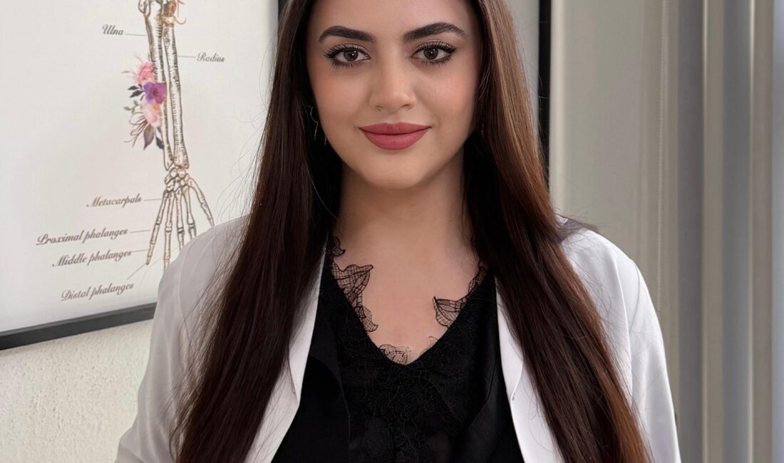 Soru: Afra Hanım, öncelikle sizi biraz tanıyabilir miyiz? Afra Çağlayan